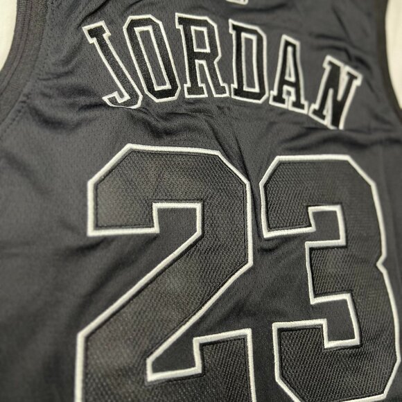 Michael Jordan Chicago Bulls MVP Jersey - Picture 7 of 8
